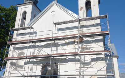 Uzsākta Kaunatas katoļu baznīcas fasādes atjaunošana