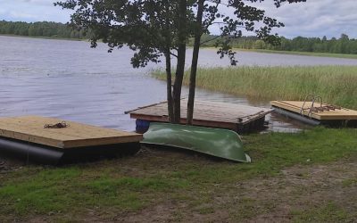 Labiekārtota ezera piekraste Feimaņu muižas parkā