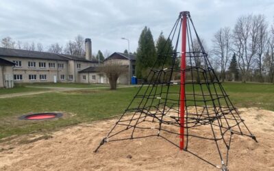 Pušā tapis bērnu rotaļu laukums